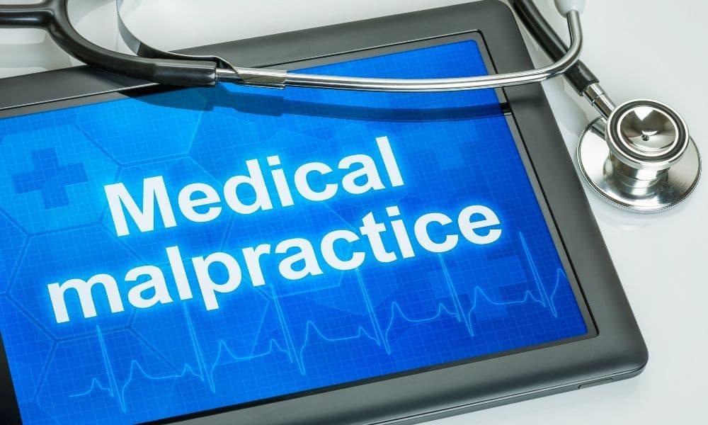 2 Ways To Prevent Medical Malpractice Lawsuits